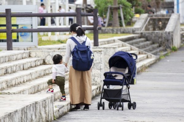 ママ　子育て　時代遅れ